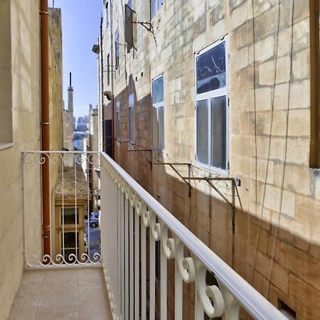 Exquisite 3-Bedroom Duplex Penthouse With Jacuzzi In Valletta Centre 外观 照片