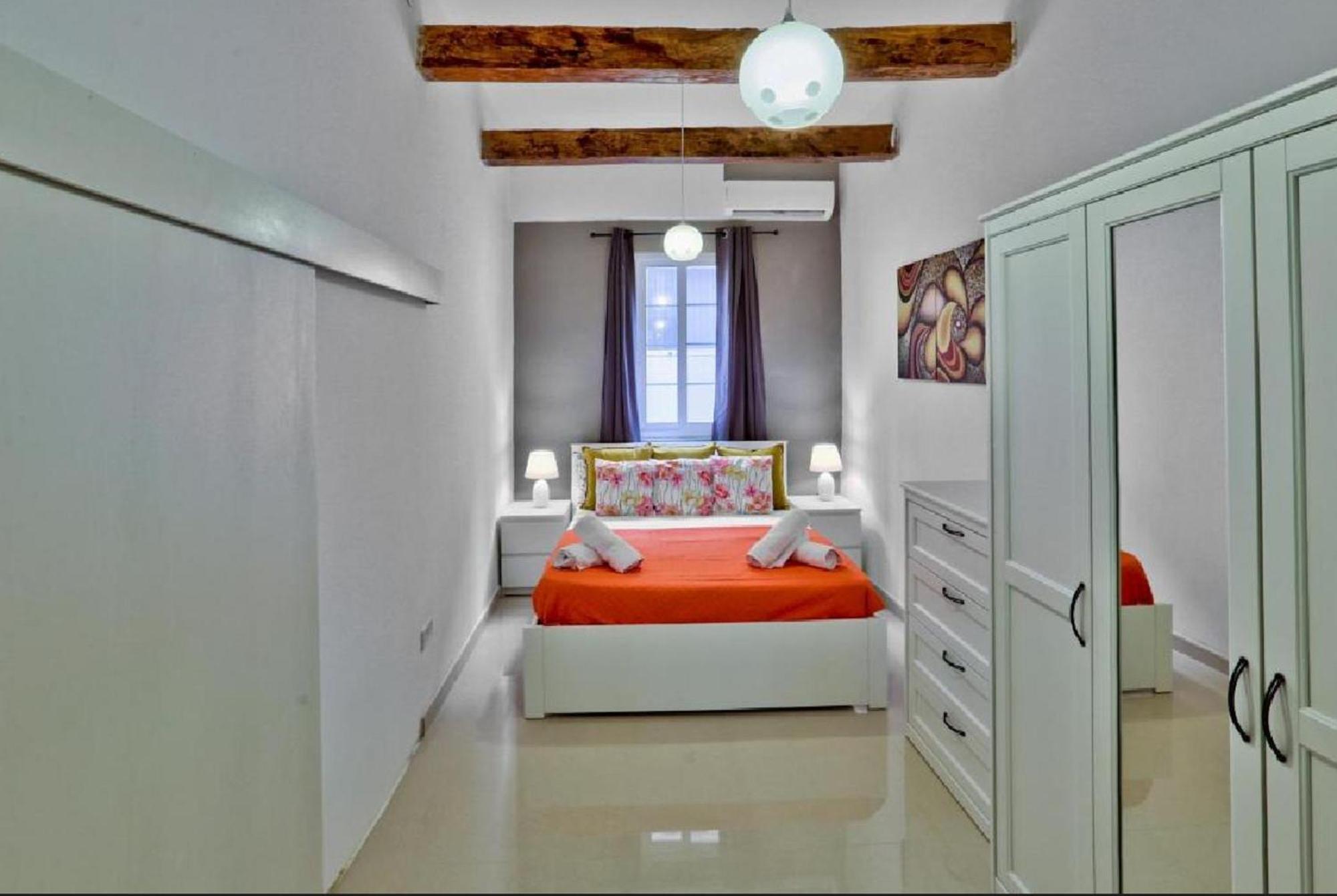 Exquisite 3-Bedroom Duplex Penthouse With Jacuzzi In Valletta Centre 外观 照片