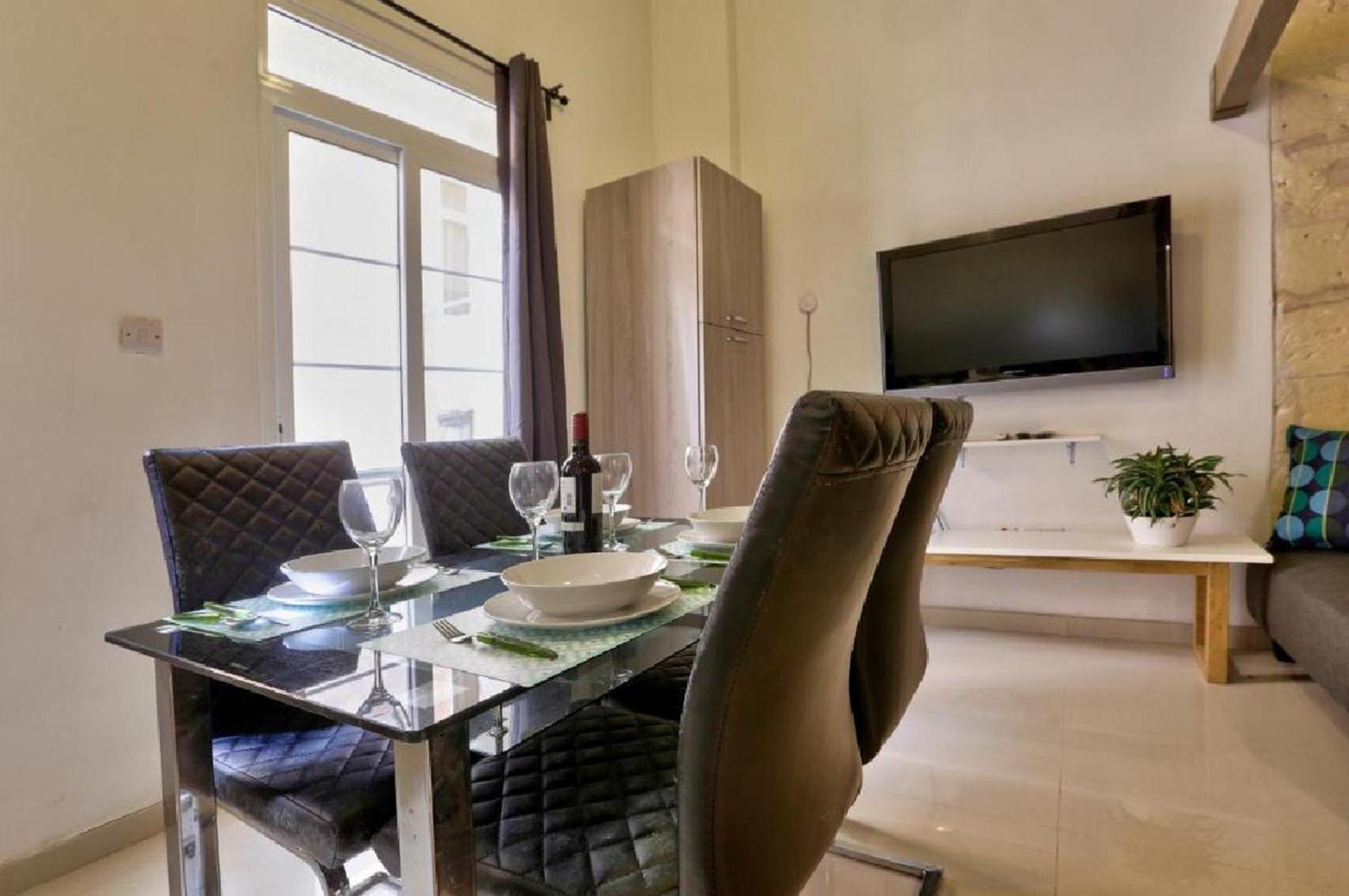 Exquisite 3-Bedroom Duplex Penthouse With Jacuzzi In Valletta Centre 外观 照片