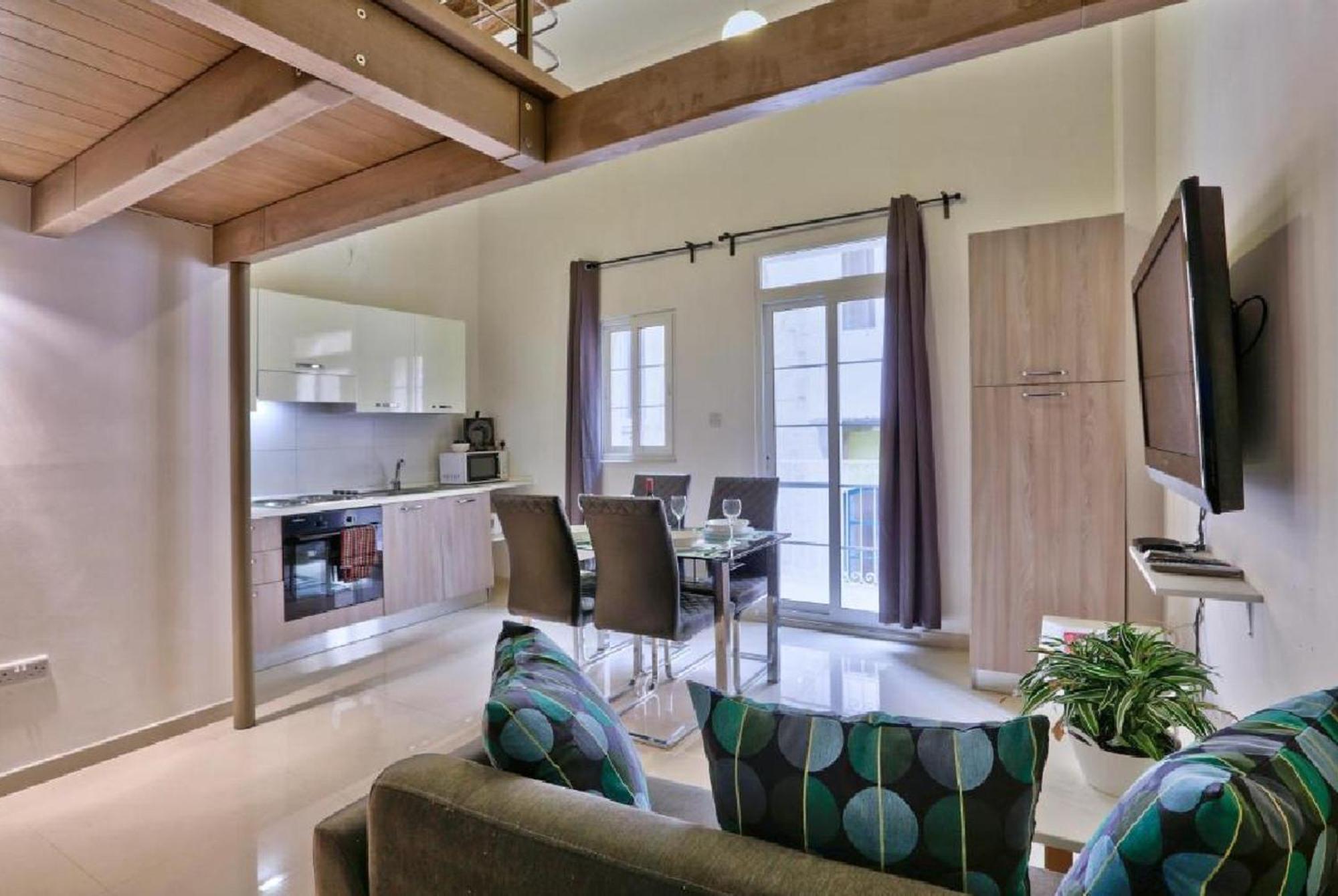 Exquisite 3-Bedroom Duplex Penthouse With Jacuzzi In Valletta Centre 外观 照片