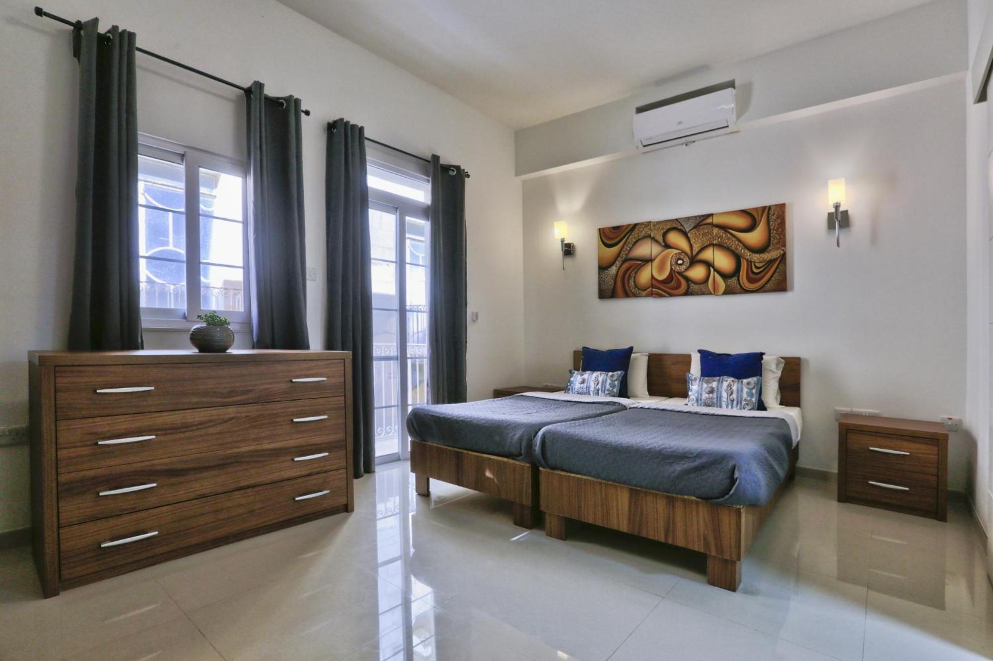 Exquisite 3-Bedroom Duplex Penthouse With Jacuzzi In Valletta Centre 外观 照片
