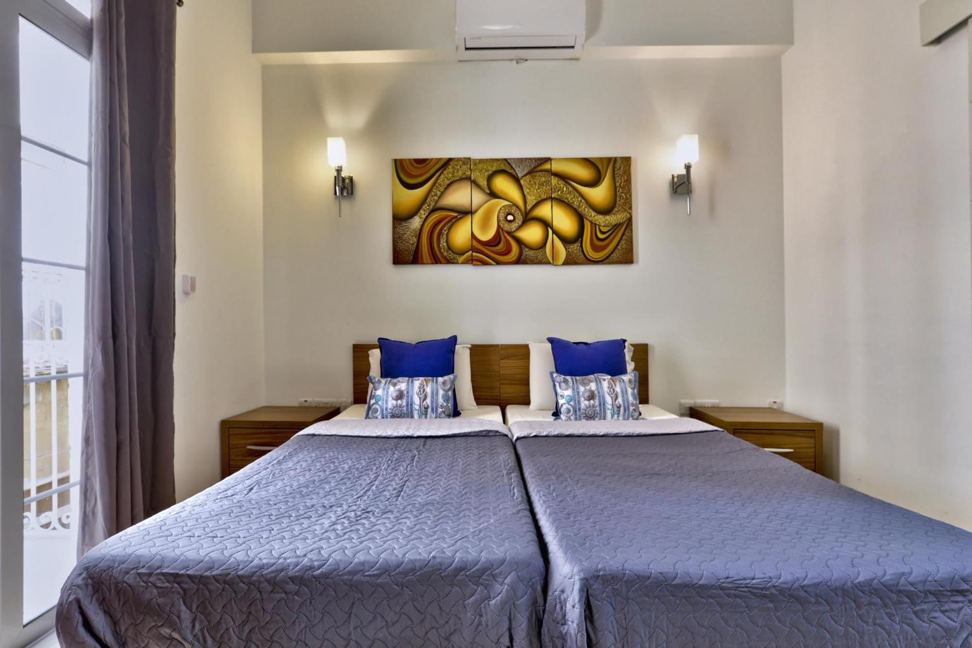 Exquisite 3-Bedroom Duplex Penthouse With Jacuzzi In Valletta Centre 外观 照片