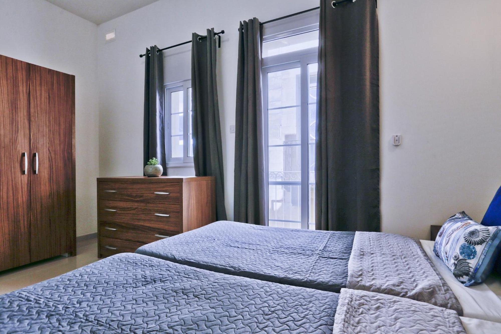 Exquisite 3-Bedroom Duplex Penthouse With Jacuzzi In Valletta Centre 外观 照片