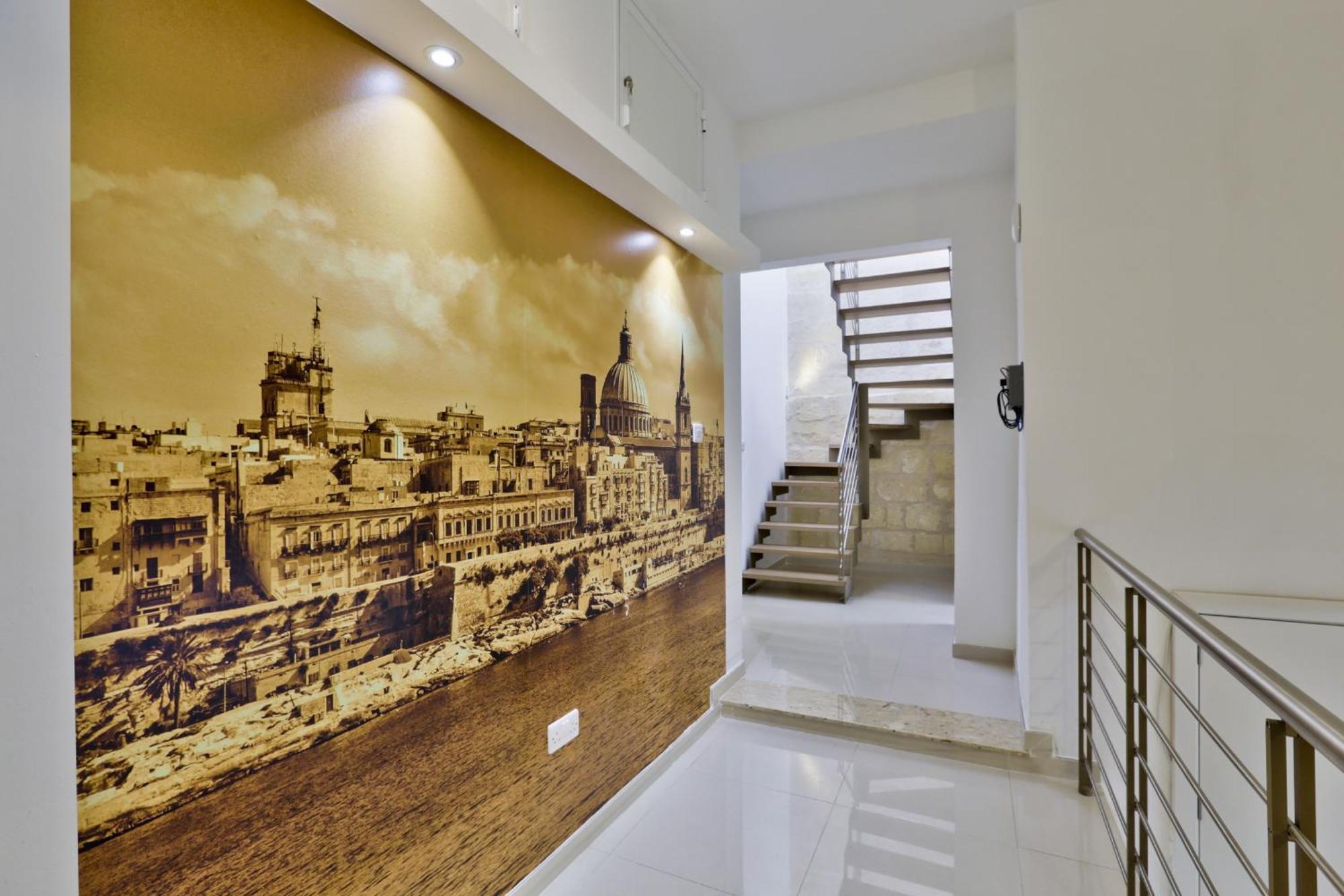 Exquisite 3-Bedroom Duplex Penthouse With Jacuzzi In Valletta Centre 外观 照片