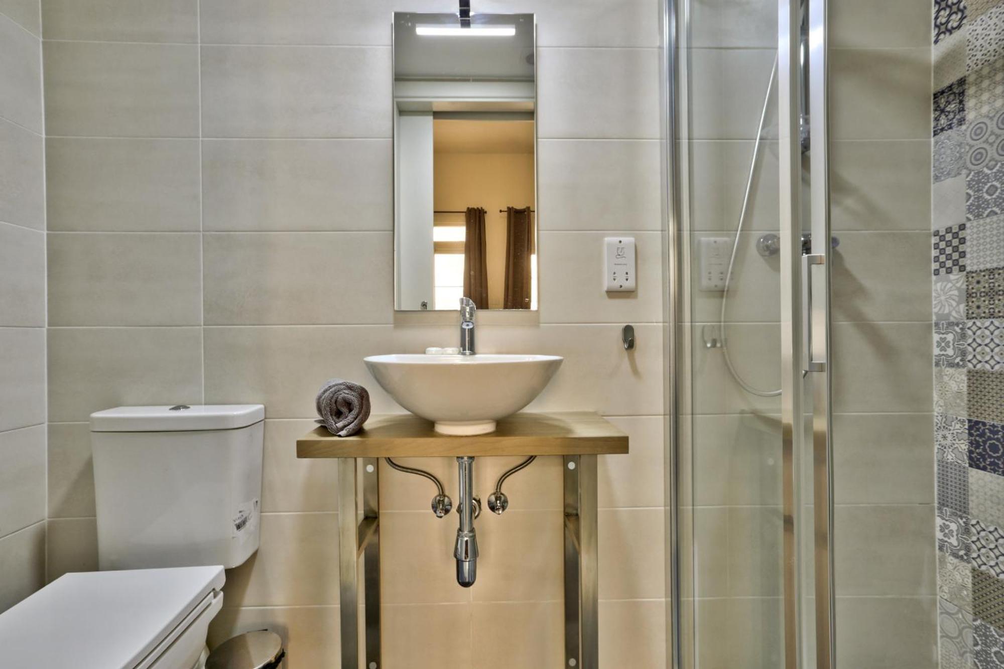 Exquisite 3-Bedroom Duplex Penthouse With Jacuzzi In Valletta Centre 外观 照片