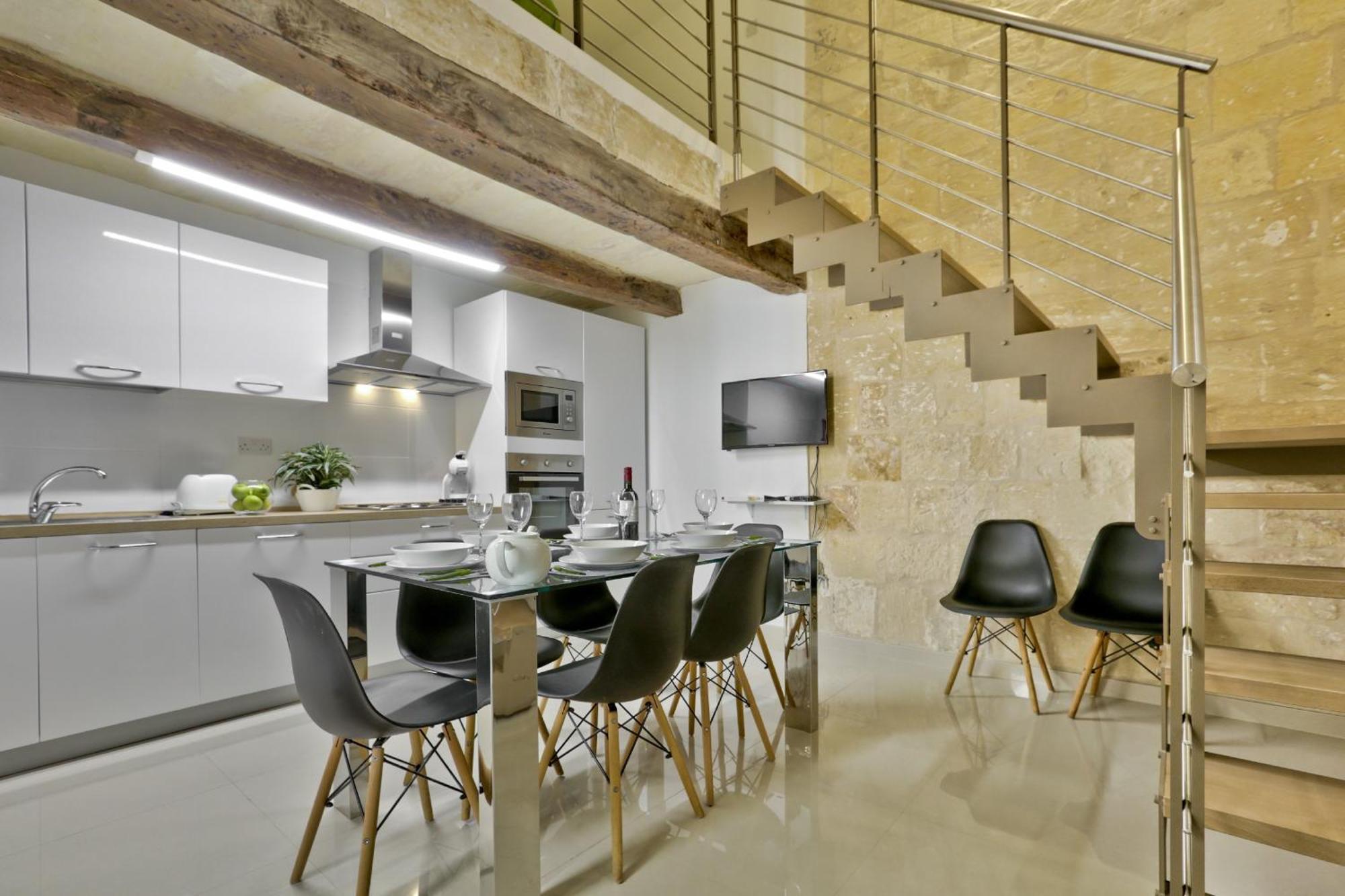Exquisite 3-Bedroom Duplex Penthouse With Jacuzzi In Valletta Centre 外观 照片