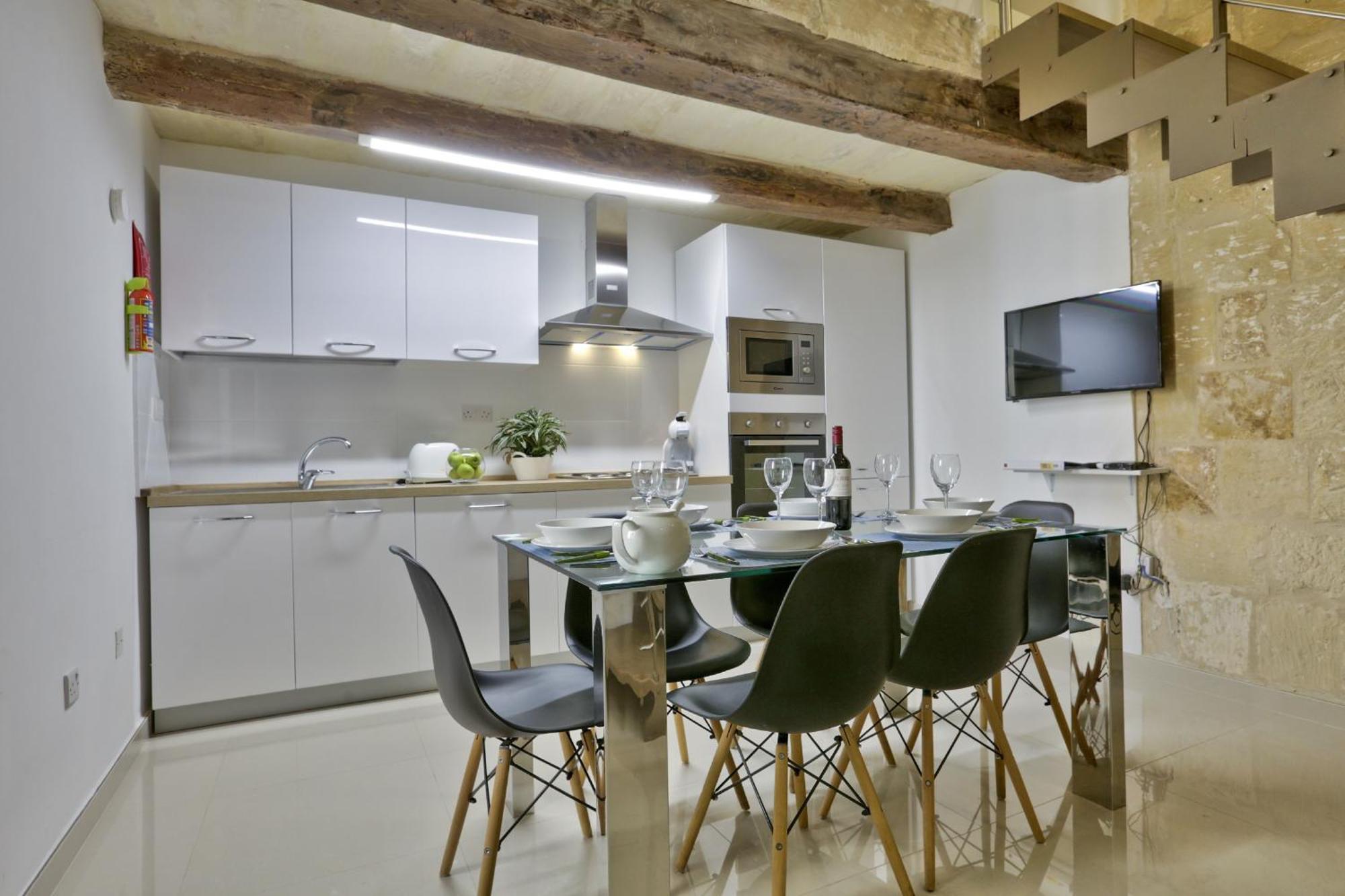 Exquisite 3-Bedroom Duplex Penthouse With Jacuzzi In Valletta Centre 外观 照片