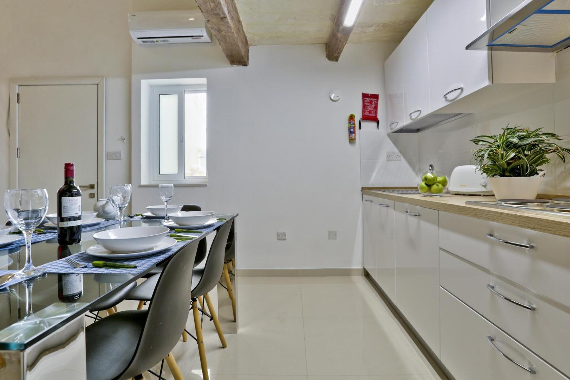 Exquisite 3-Bedroom Duplex Penthouse With Jacuzzi In Valletta Centre 外观 照片