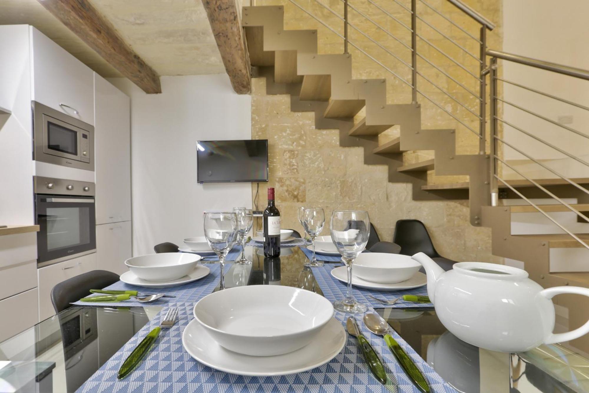 Exquisite 3-Bedroom Duplex Penthouse With Jacuzzi In Valletta Centre 外观 照片