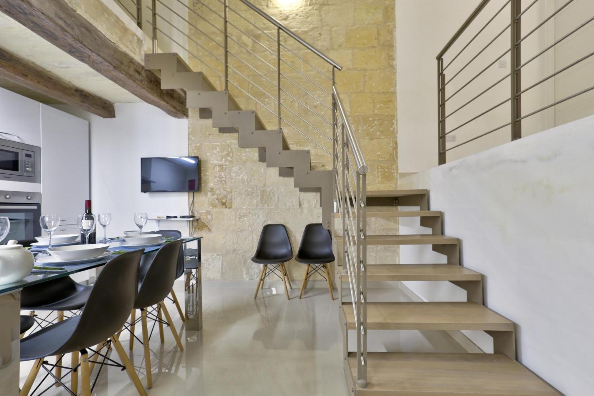 Exquisite 3-Bedroom Duplex Penthouse With Jacuzzi In Valletta Centre 外观 照片