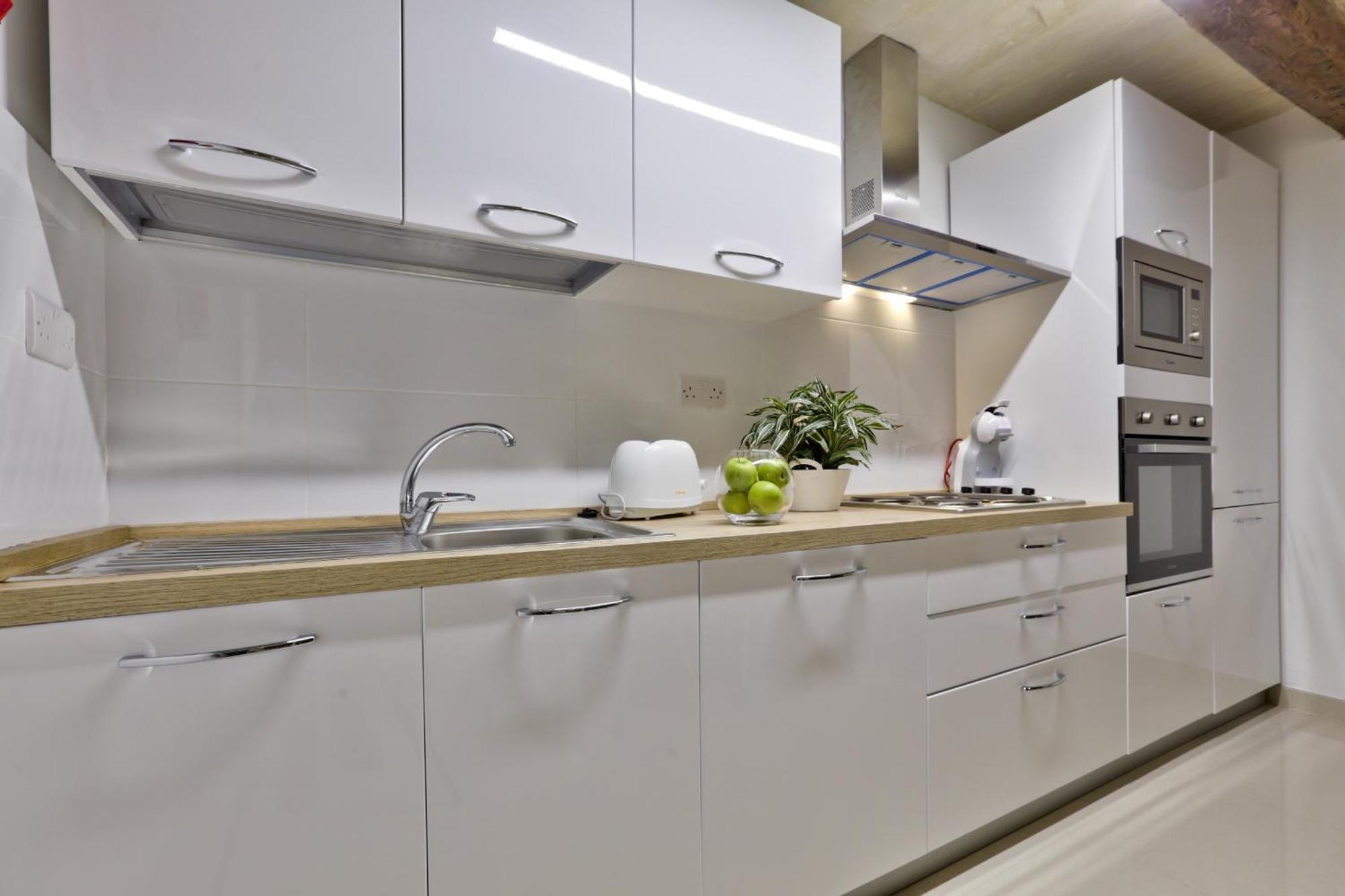 Exquisite 3-Bedroom Duplex Penthouse With Jacuzzi In Valletta Centre 外观 照片