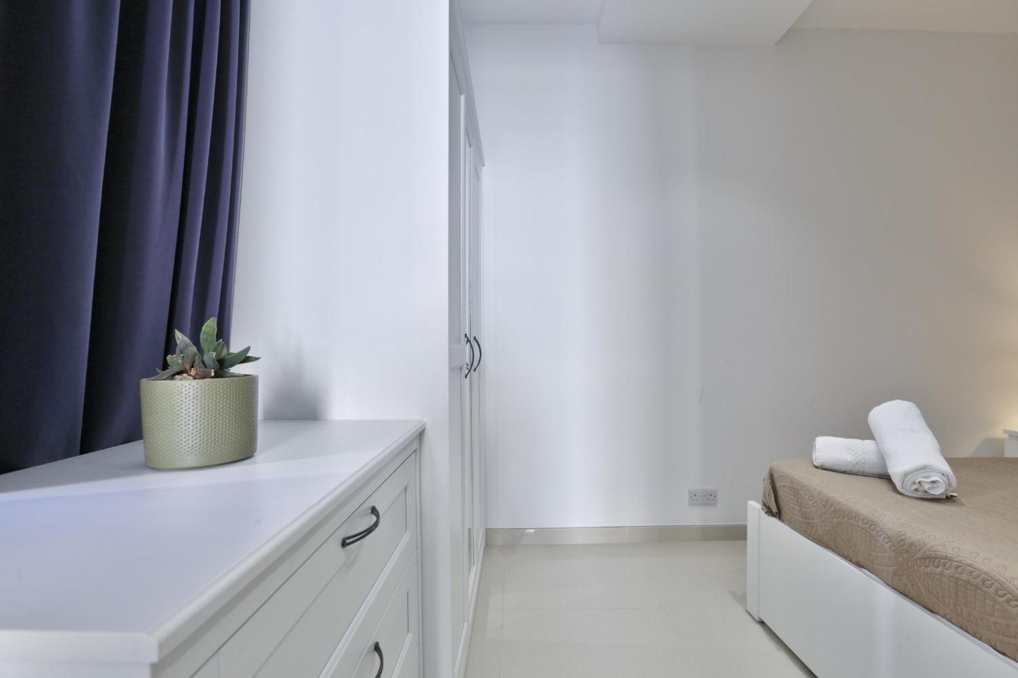 Exquisite 3-Bedroom Duplex Penthouse With Jacuzzi In Valletta Centre 外观 照片